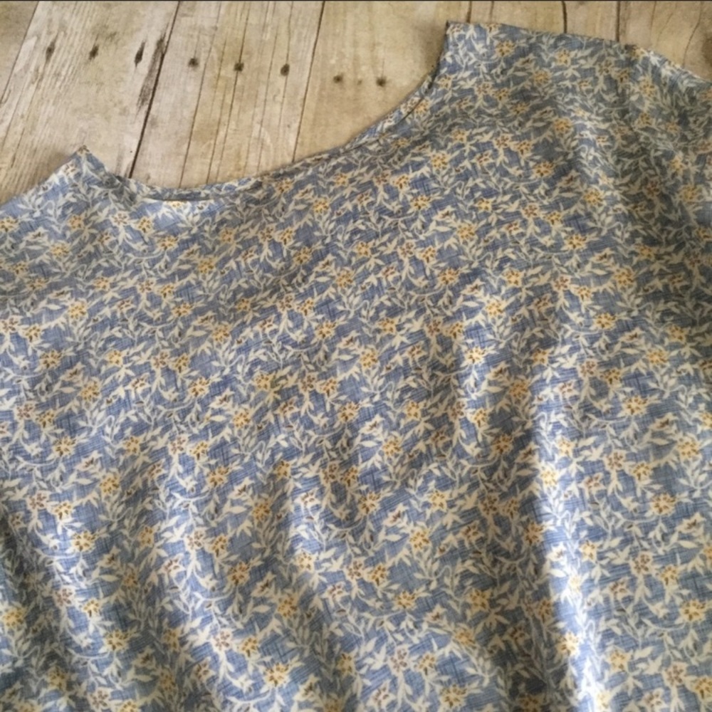 Beau Geste Julian Hsiung Blue Floral Silk Top NWOT - Picture 3 of 7